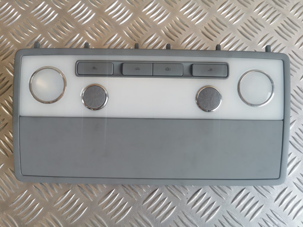 Aizmugurējo sēdvietu apgaismojums priekš VW PHAETON 2005 2 Aizmugurējo sēdvietu apgaismojums priekš VW PHAETON 2005