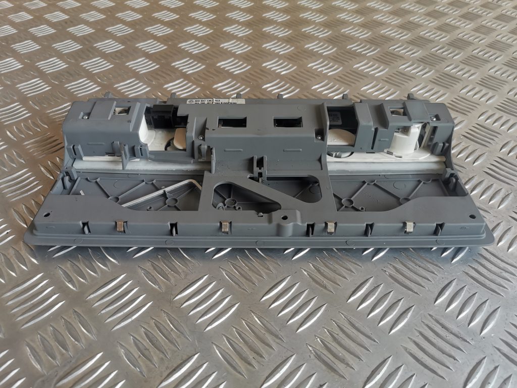 Aizmugurējo sēdvietu apgaismojums priekš VW PHAETON 2005 4 Aizmugurējo sēdvietu apgaismojums priekš VW PHAETON 2005