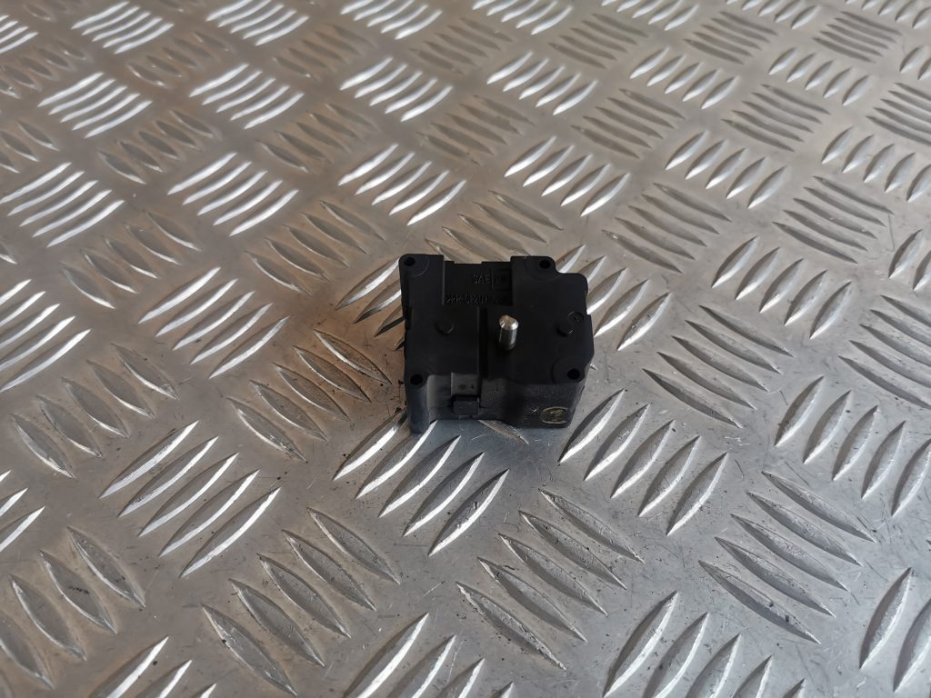 Apsildes sistēmas aktuators priekš VW PHAETON 2005 1 Apsildes sistēmas aktuators priekš VW PHAETON 2005