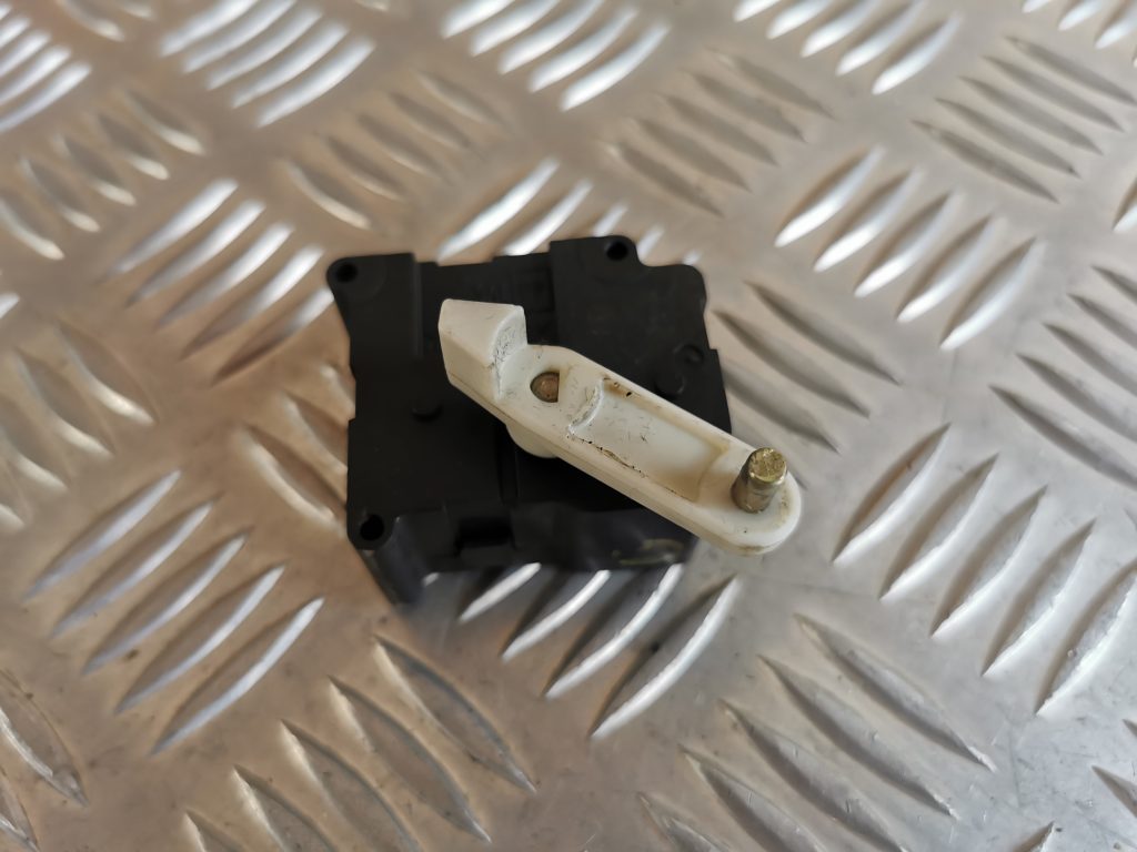 Apsildes sistēmas aktuators priekš VW PHAETON 2005 2 Apsildes sistēmas aktuators priekš VW PHAETON 2005