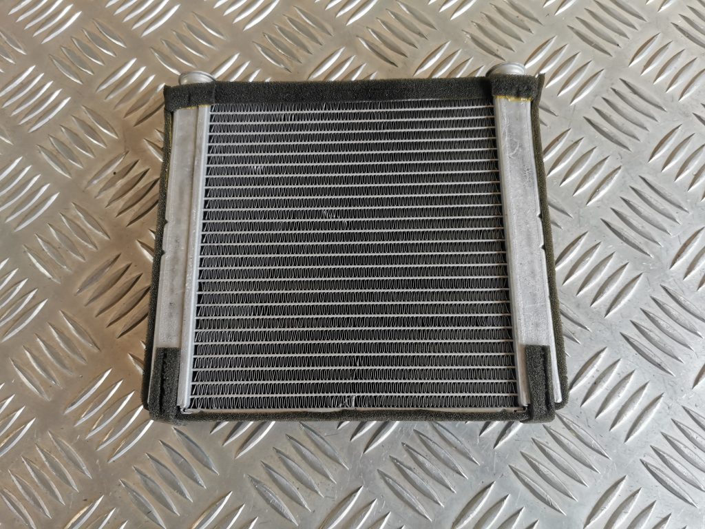 Apsildes sistēmas radiators priekš VW PHAETON 2005 2 Apsildes sistēmas radiators priekš VW PHAETON 2005