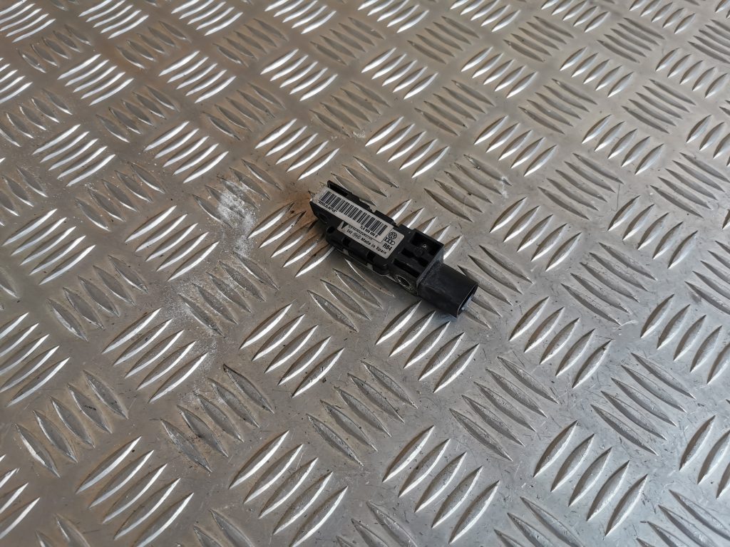 Drošības spilvena trieciensensors priekš VW PHAETON 2005 1 Drošības spilvena trieciensensors priekš VW PHAETON 2005