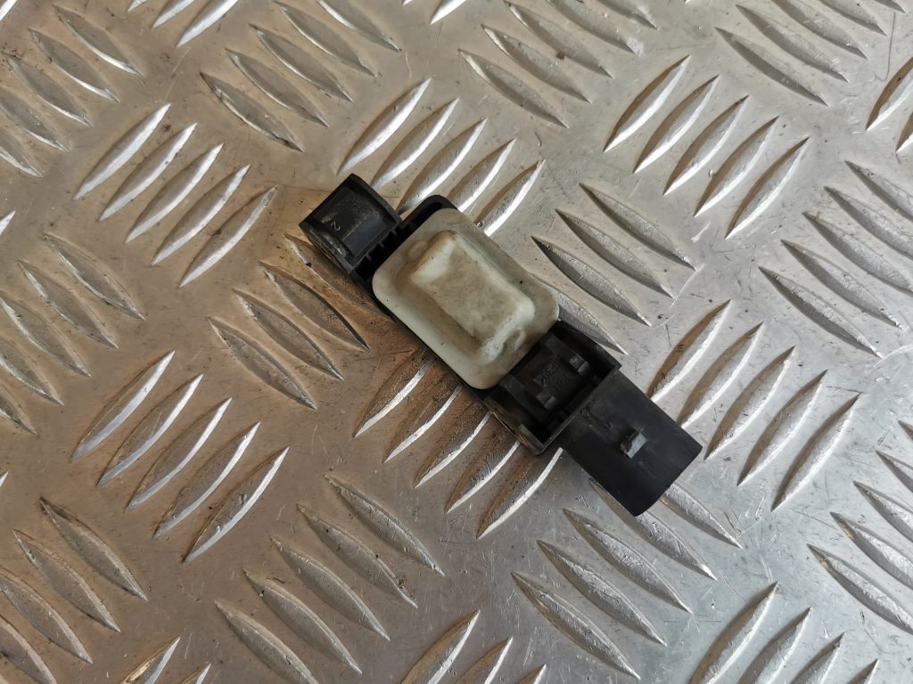 Drošības spilvena trieciensensors priekš VW PHAETON 2005 2 Drošības spilvena trieciensensors priekš VW PHAETON 2005