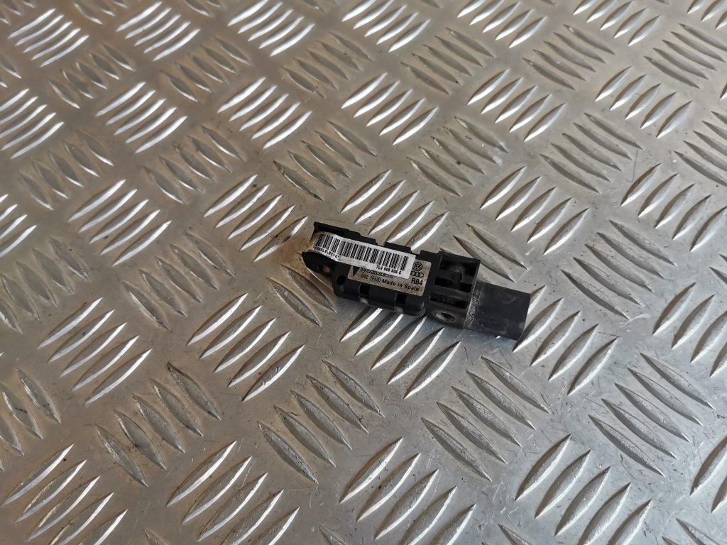 Drošības spilvena trieciensensors priekš VW PHAETON 2005 1 Drošības spilvena trieciensensors priekš VW PHAETON 2005