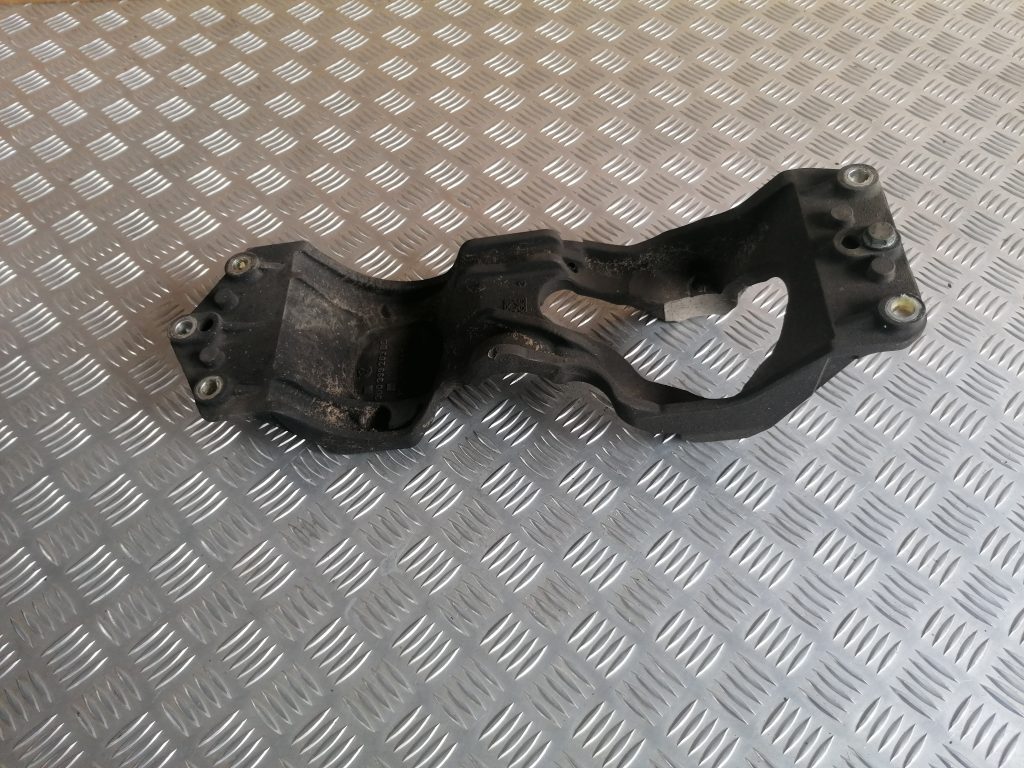 Ātrumkārbas kronšteins priekš VW PHAETON 2005 1 Ātrumkārbas kronšteins priekš VW PHAETON 2005