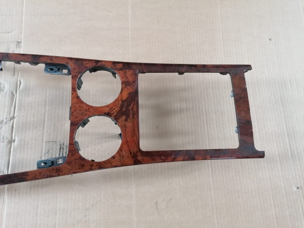 Centrālās konsoles dekoratīvais rāmis priekš VW PHAETON 2005 2 Centrālās konsoles dekoratīvais rāmis priekš VW PHAETON 2005