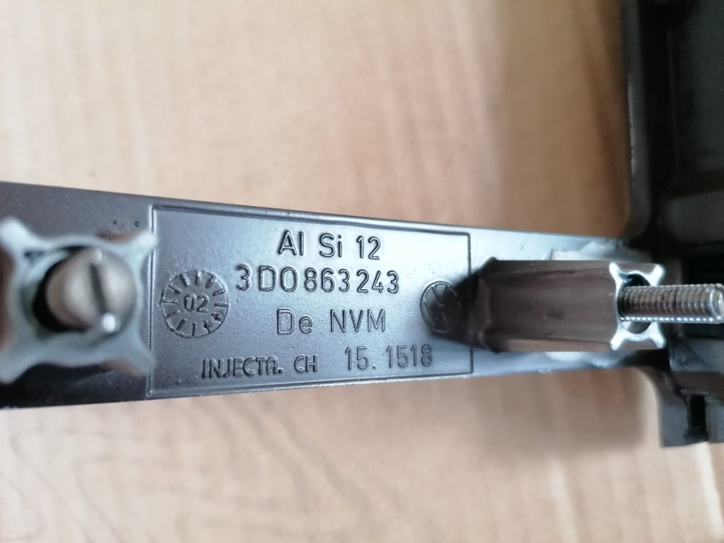 Centrālās konsoles dekoratīvais rāmis priekš VW PHAETON 2005 3 Centrālās konsoles dekoratīvais rāmis priekš VW PHAETON 2005