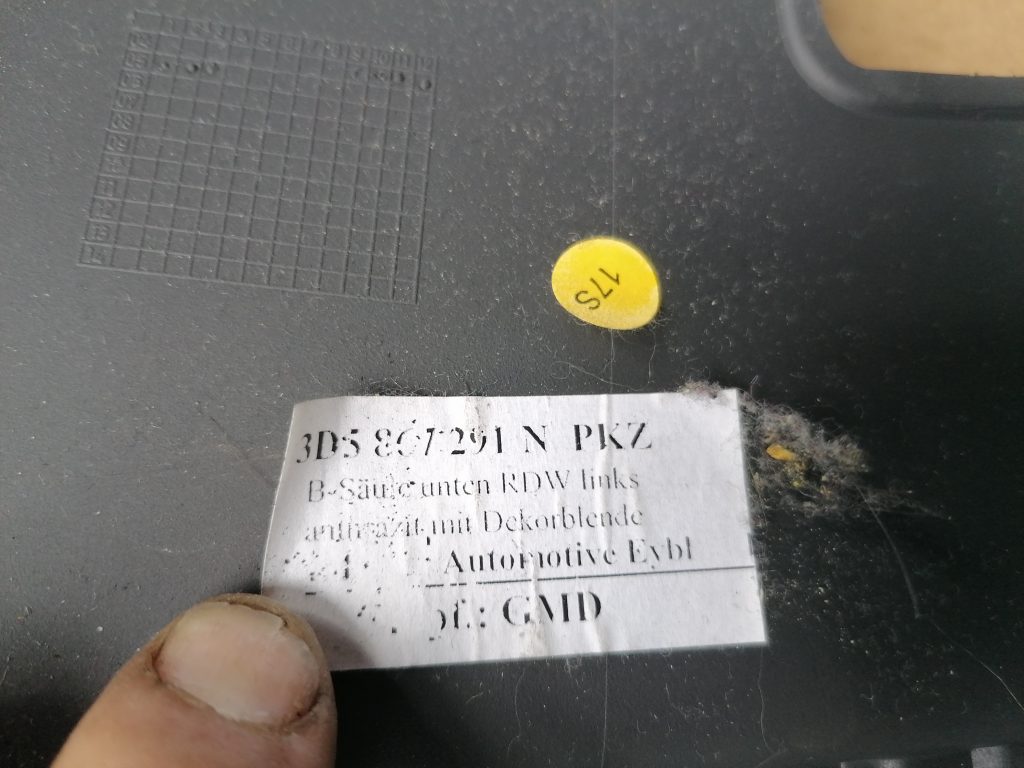 Vidējas salona statnes apdare priekš VW PHAETON 2005 4 Vidējas salona statnes apdare priekš VW PHAETON 2005