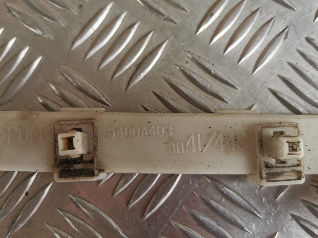 Priekšēja bufera kreisāis kronšteins priekš MITSUBISHI LANCER 2009 3 Priekšēja bufera kreisāis kronšteins priekš MITSUBISHI LANCER 2009