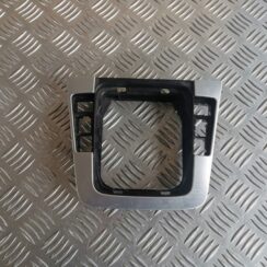 Dekoratīvs rāmis pārnesumu selektoram priekš VW PASSAT CC 2009