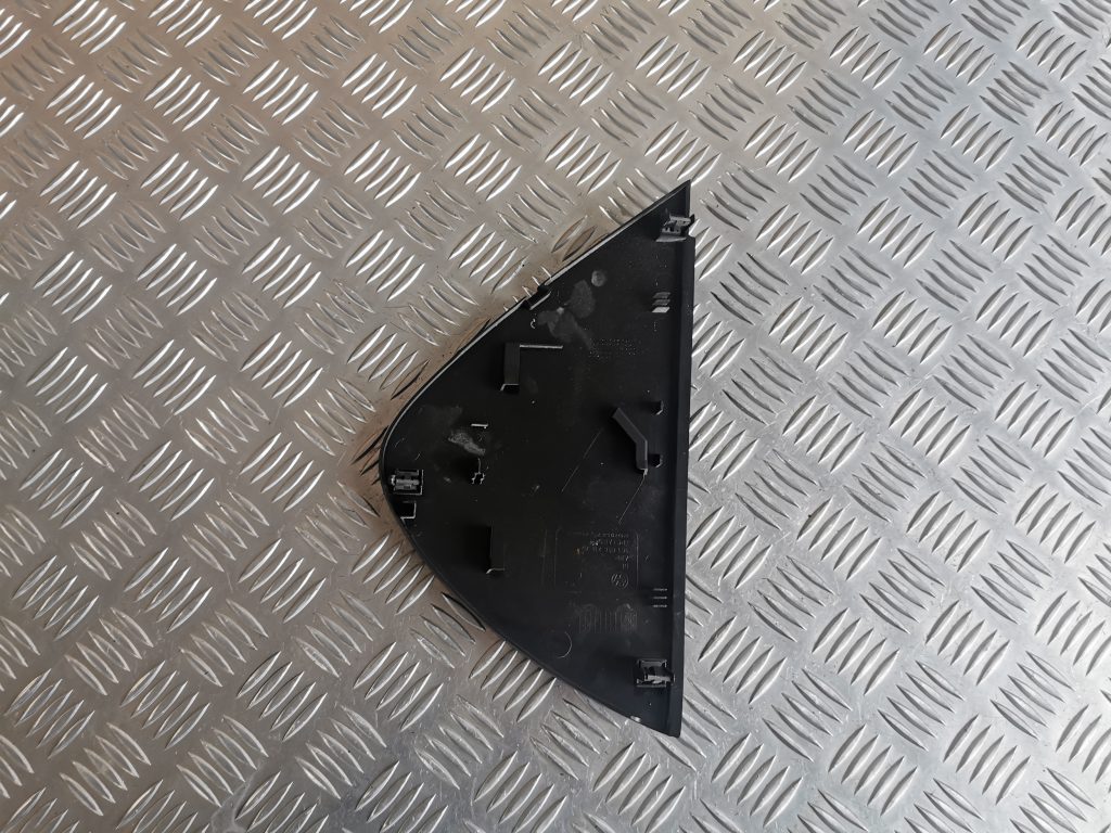 Mērinstrumentu paneļa sānu apdare priekš VW PASSAT CC 2009 2 Mērinstrumentu paneļa sānu apdare priekš VW PASSAT CC 2009