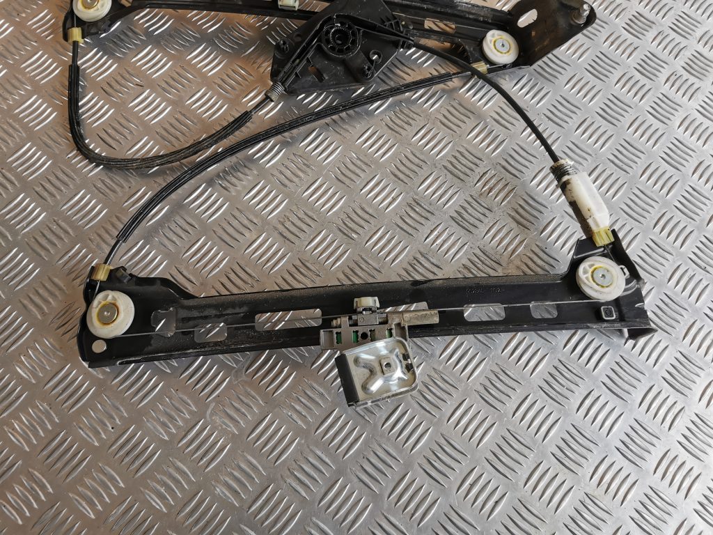 Stikla pacelšanas mehānisms priekšējais kreisais priekš VW PASSAT CC 2009 5 Stikla pacelšanas mehānisms priekšējais kreisais priekš VW PASSAT CC 2009