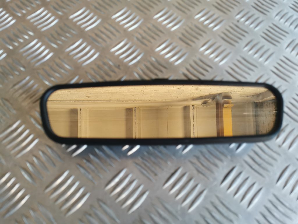 Salona atpakaļskata spogulis priekš AUDI A6 1998 2 Salona atpakaļskata spogulis priekš AUDI A6 1998