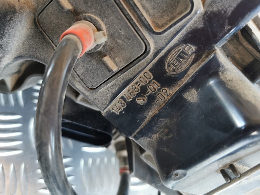 Priekšējais labais lukturis priekš AUDI A6 1998 6 Priekšējais labais lukturis priekš AUDI A6 1998