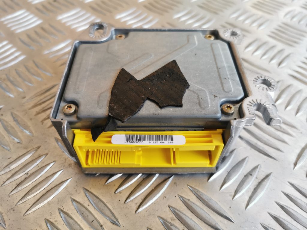 Drošības spilvena vadības bloks priekš AUDI A6 1998 2 Drošības spilvena vadības bloks priekš AUDI A6 1998