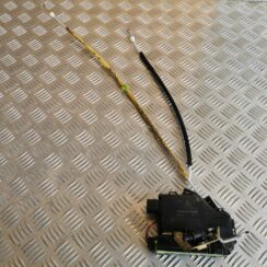 Aizmugurējo kreiso durvju slēdzene priekš AUDI A6 1998