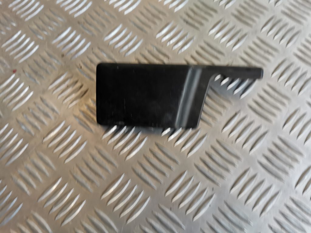 Priekšējā labā sēdekļa sliežu apdare priekš AUDI A6 1998 1 Priekšējā labā sēdekļa sliežu apdare priekš AUDI A6 1998