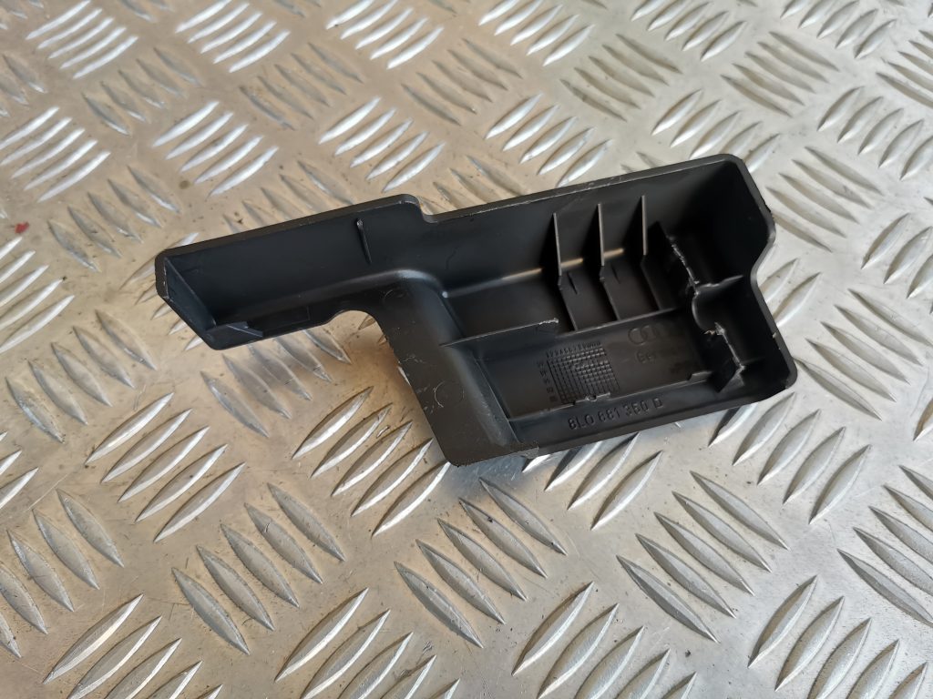 Priekšējā labā sēdekļa sliežu apdare priekš AUDI A6 1998 2 Priekšējā labā sēdekļa sliežu apdare priekš AUDI A6 1998