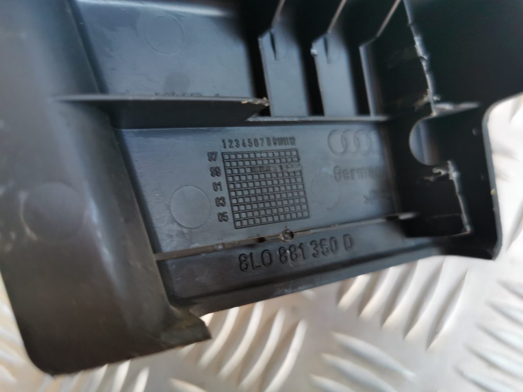 Priekšējā labā sēdekļa sliežu apdare priekš AUDI A6 1998 3 Priekšējā labā sēdekļa sliežu apdare priekš AUDI A6 1998