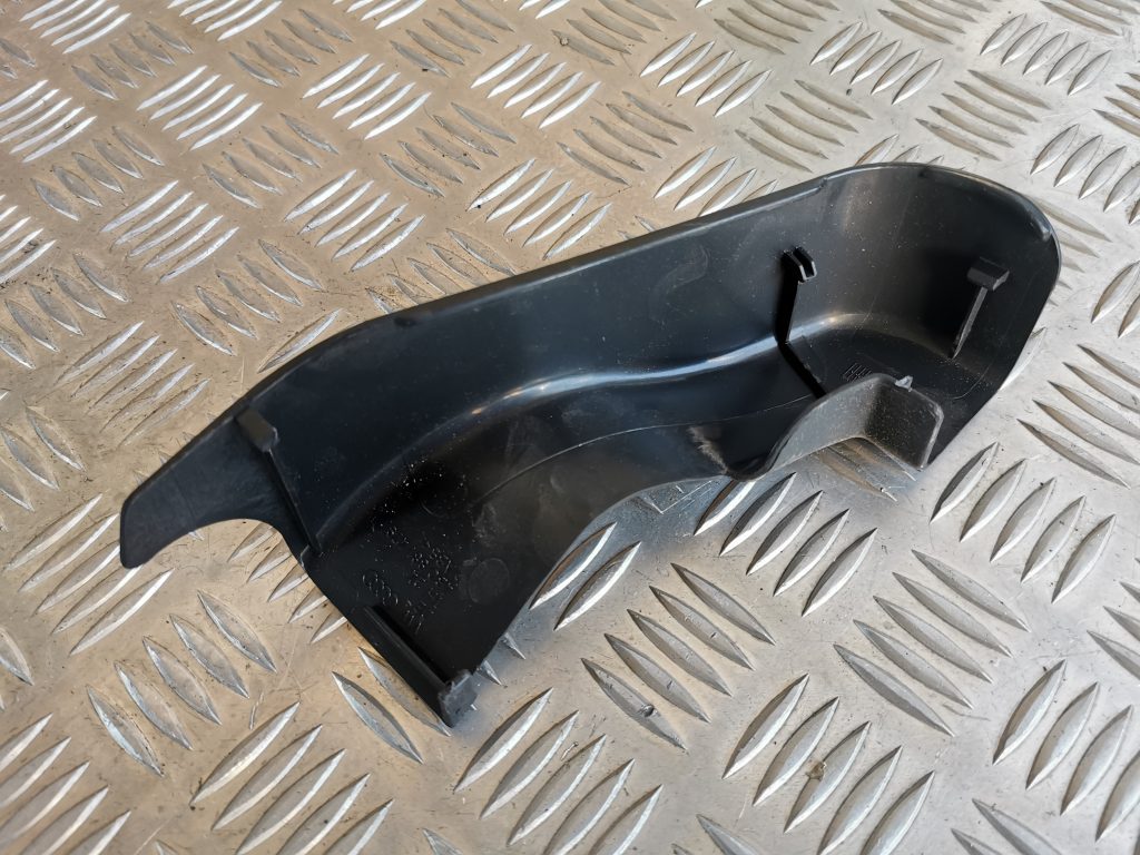 Priekšējā labā sēdekļa sliežu apdare priekš AUDI A6 1998 2 Priekšējā labā sēdekļa sliežu apdare priekš AUDI A6 1998