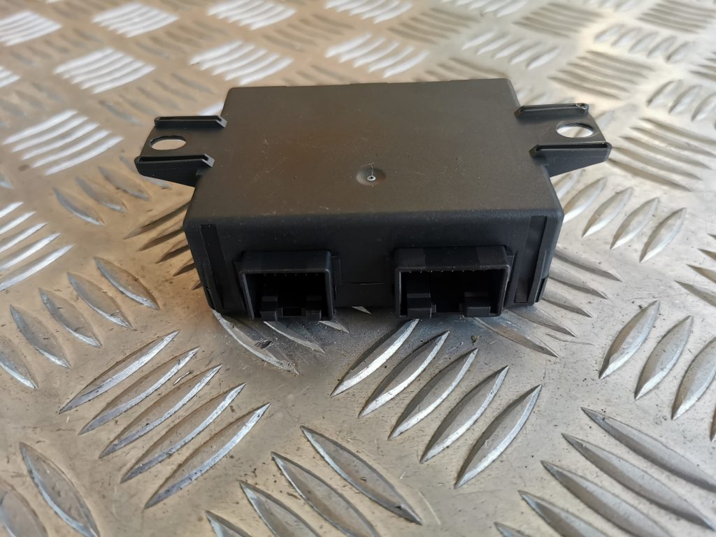 Parkošanās devēju vadības bloks priekš AUDI A6 1998 1 Parkošanās devēju vadības bloks priekš AUDI A6 1998