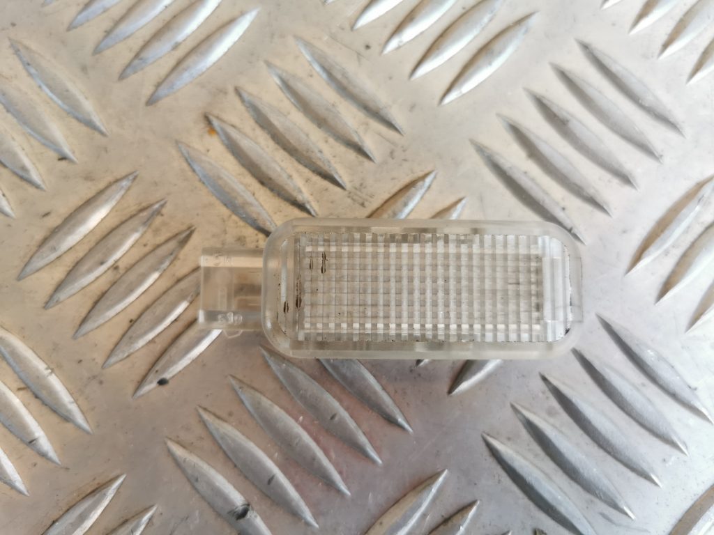 Apgaismojums durvju apdarē priekš AUDI A6 1998 1 Apgaismojums durvju apdarē priekš AUDI A6 1998