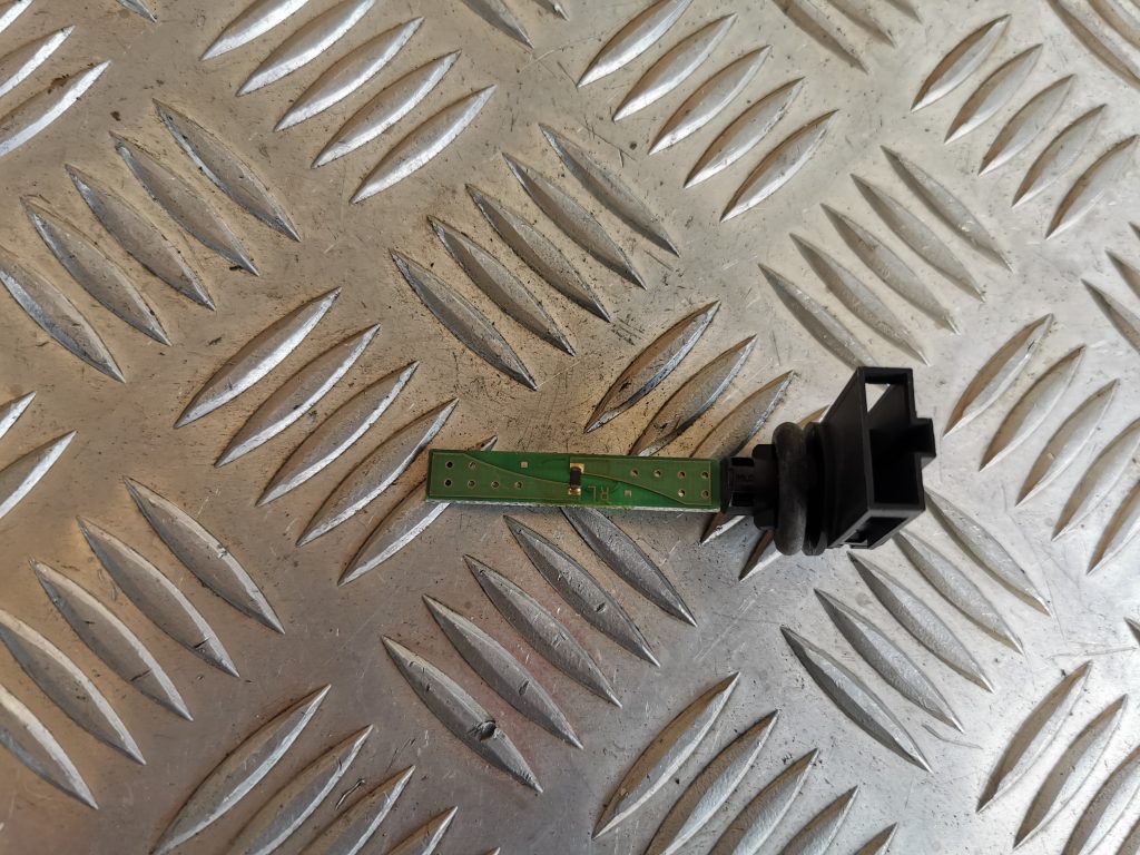 Temperatūras devejs priekš AUDI A6 1998 2 Temperatūras devejs priekš AUDI A6 1998