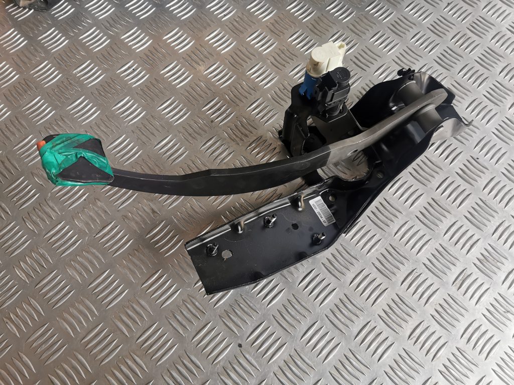 Bremžu pedālis priekš LAND ROVER FREELANDER 2007 2 Bremžu pedālis priekš LAND ROVER FREELANDER 2007