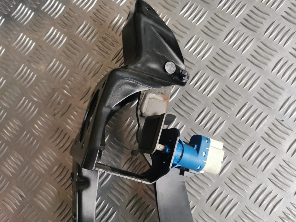 Bremžu pedālis priekš LAND ROVER FREELANDER 2007 6 Bremžu pedālis priekš LAND ROVER FREELANDER 2007