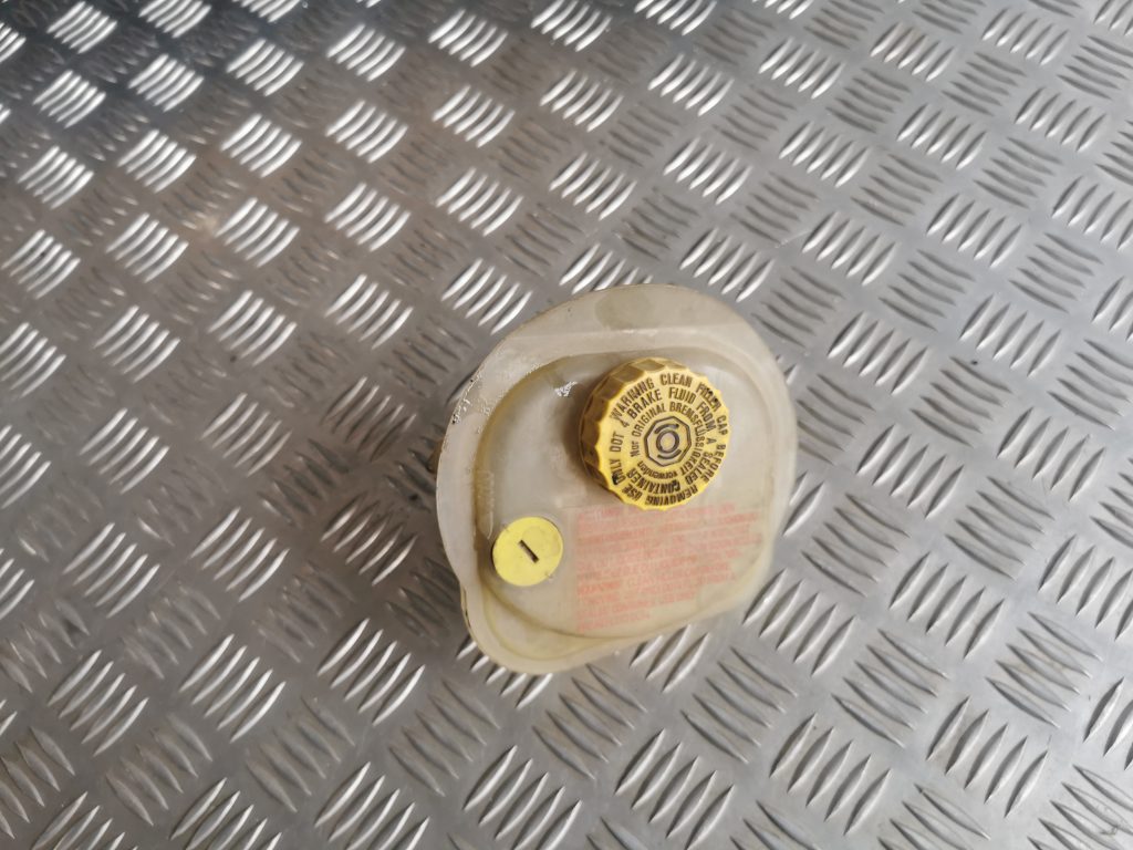 Bremžu šķidruma tvertne priekš AUDI A6 1998 1 Bremžu šķidruma tvertne priekš AUDI A6 1998