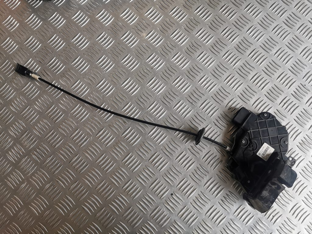 Priekšējo labo durvju slēdzene priekš LAND ROVER FREELANDER 2007 1 Priekšējo labo durvju slēdzene priekš LAND ROVER FREELANDER 2007