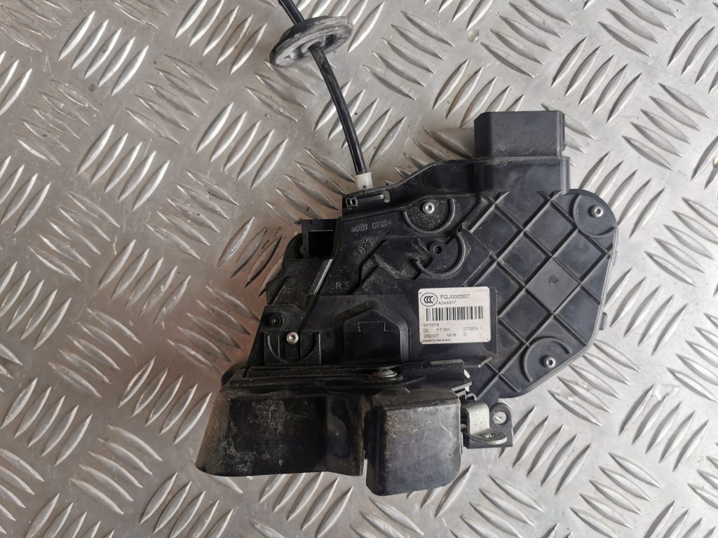 Priekšējo labo durvju slēdzene priekš LAND ROVER FREELANDER 2007 2 Priekšējo labo durvju slēdzene priekš LAND ROVER FREELANDER 2007