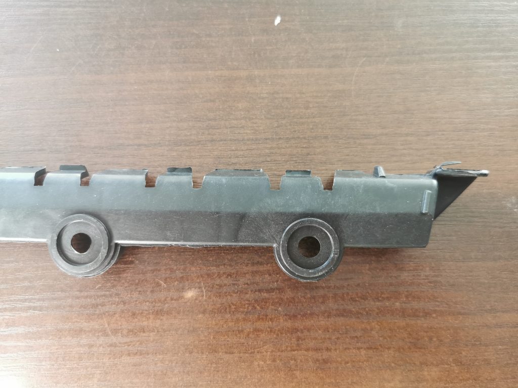 Aizmugurējā spārna un bufera stiprinājums priekš Škoda Fabia 2007-2014 5J6807375 4 Aizmugurējā spārna un bufera stiprinājums priekš Škoda Fabia 2007-2014 5J6807375