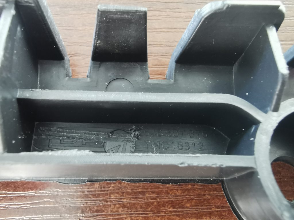 Aizmugurējā spārna un bufera stiprinājums priekš Škoda Fabia 2007-2014 5J6807375 5 Aizmugurējā spārna un bufera stiprinājums priekš Škoda Fabia 2007-2014 5J6807375