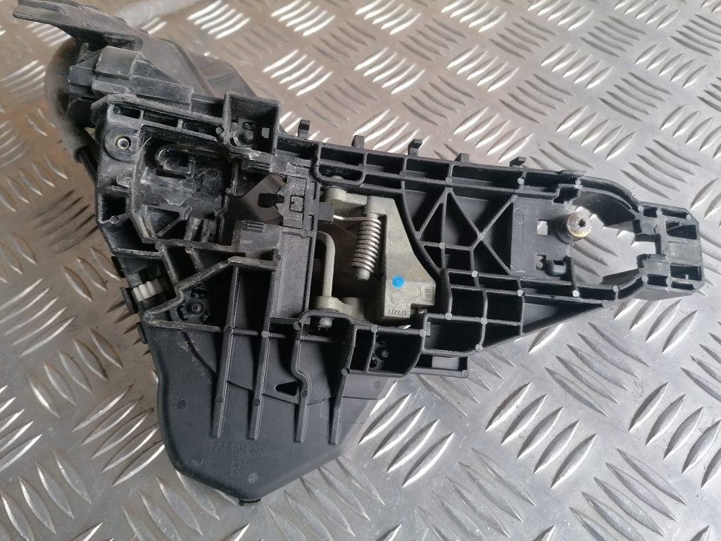 Durvju roktura iekšējais stiprinājums priekš MERCEDES BENZ ML320 2005 BLACK 3 Durvju roktura iekšējais stiprinājums priekš MERCEDES BENZ ML320 2005 BLACK