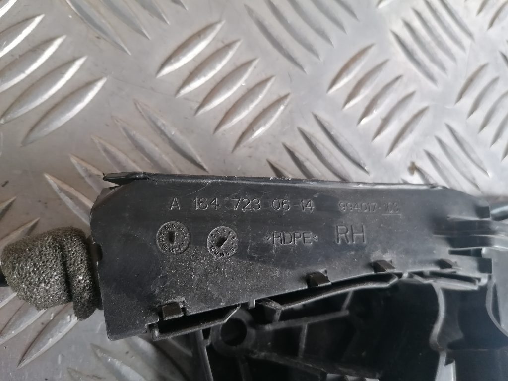 Priekšējo labo durvju slēdzene priekš MERCEDES BENZ ML320 2005 BLACK 5 Priekšējo labo durvju slēdzene priekš MERCEDES BENZ ML320 2005 BLACK