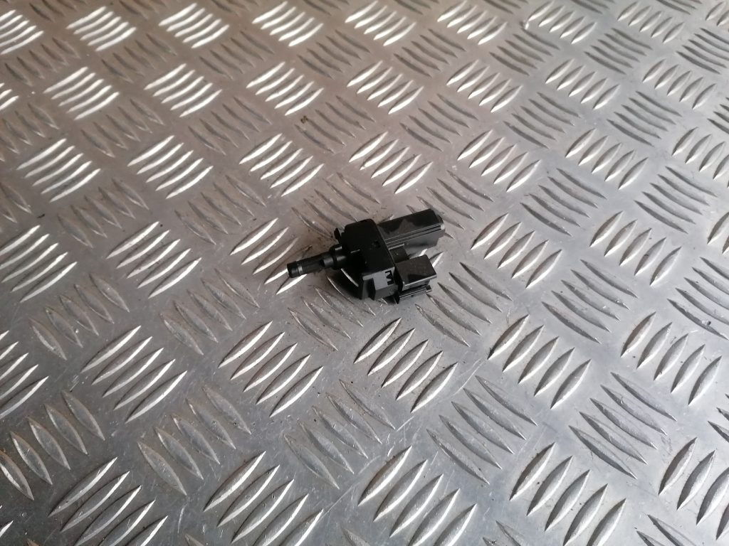 Bremžu signāla slēdzis priekš MERCEDES BENZ ML320 2005 BLACK 1 Bremžu signāla slēdzis priekš MERCEDES BENZ ML320 2005 BLACK