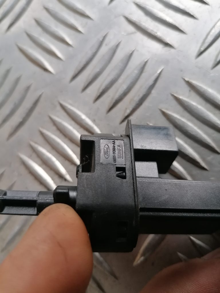 Bremžu signāla slēdzis priekš MERCEDES BENZ ML320 2005 BLACK 3 Bremžu signāla slēdzis priekš MERCEDES BENZ ML320 2005 BLACK