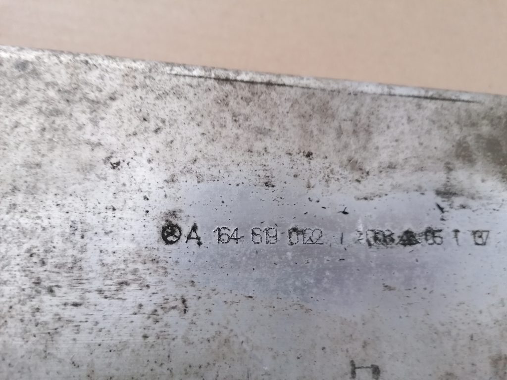 Aizmugurējā bufera pastiprinātājs priekš MERCEDES BENZ ML320 2005 BLACK 2 Aizmugurējā bufera pastiprinātājs priekš MERCEDES BENZ ML320 2005 BLACK