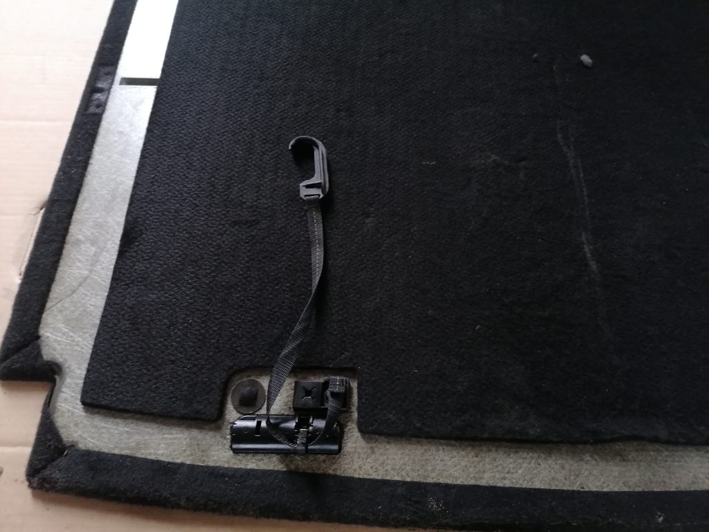 Bagāžnieka grīda priekš MERCEDES BENZ ML320 2005 BLACK 4 Bagāžnieka grīda priekš MERCEDES BENZ ML320 2005 BLACK