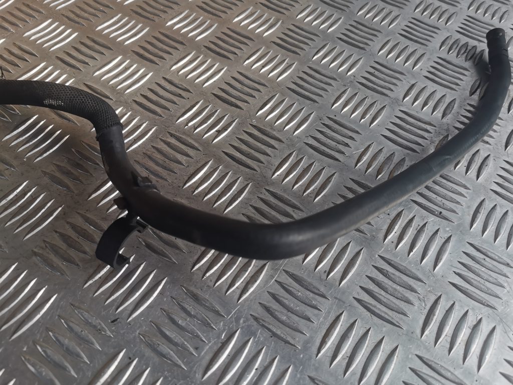 Gumijas šļūtene priekš MERCEDES BENZ ML320 2005 BLACK 3 Gumijas šļūtene priekš MERCEDES BENZ ML320 2005 BLACK