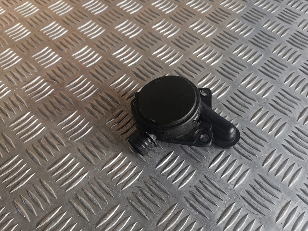 Kartera ventilācijas vārsts priekš MERCEDES BENZ ML320 2005 BLACK 1 Kartera ventilācijas vārsts priekš MERCEDES BENZ ML320 2005 BLACK