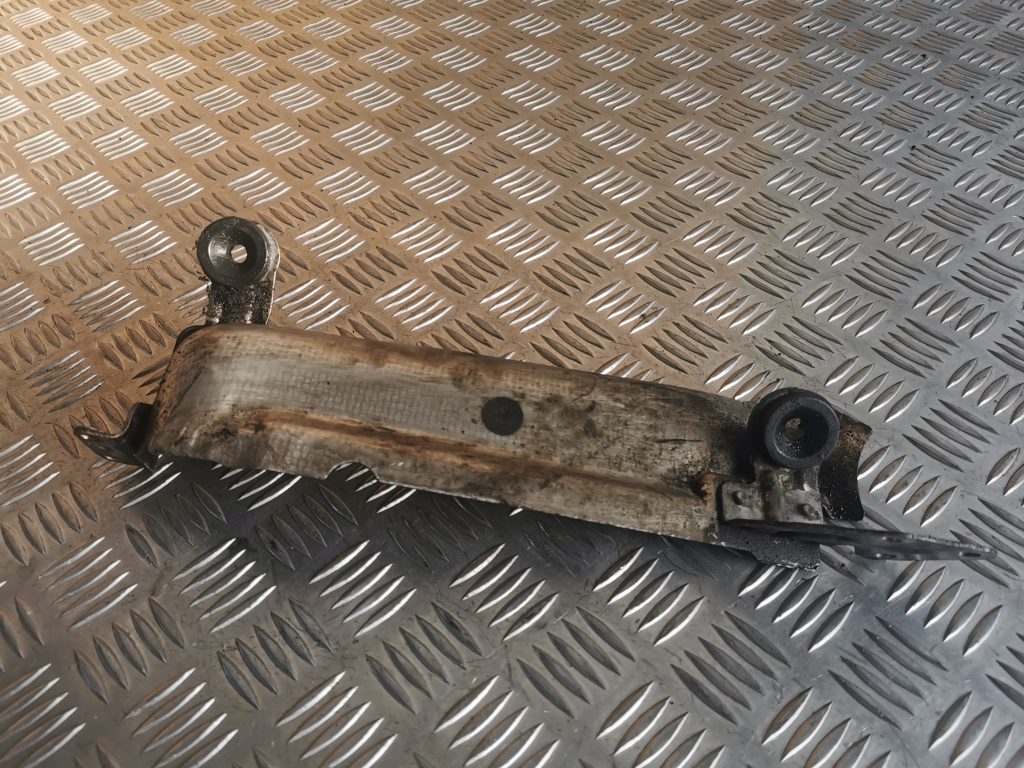 Karstuma aizsargs (mazs) priekš MERCEDES BENZ ML320 2005 BLACK 2 Karstuma aizsargs (mazs) priekš MERCEDES BENZ ML320 2005 BLACK