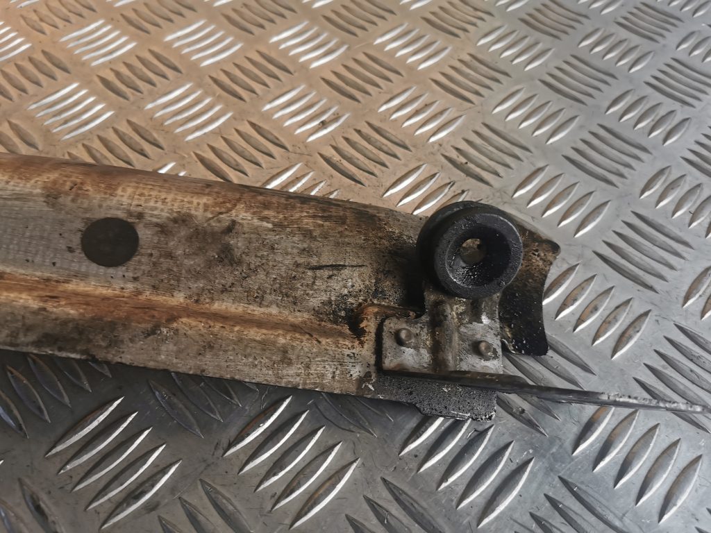 Karstuma aizsargs (mazs) priekš MERCEDES BENZ ML320 2005 BLACK 5 Karstuma aizsargs (mazs) priekš MERCEDES BENZ ML320 2005 BLACK