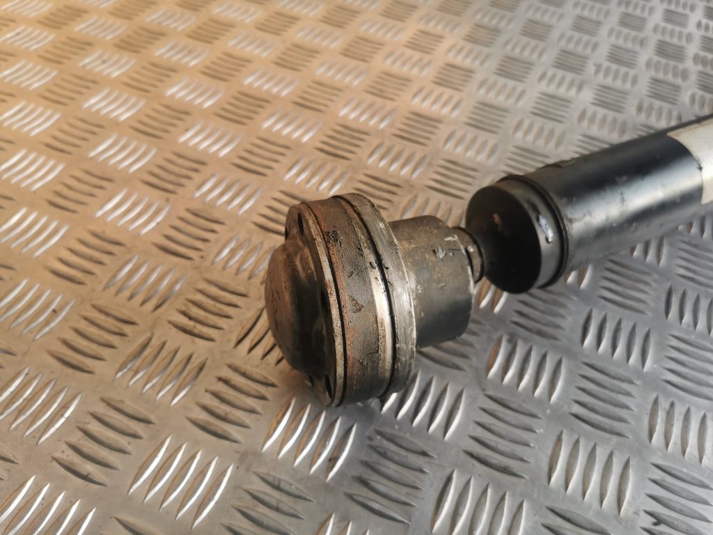 Kardāna daļa priekš MERCEDES BENZ ML320 2005 BLACK 2 Kardāna daļa priekš MERCEDES BENZ ML320 2005 BLACK