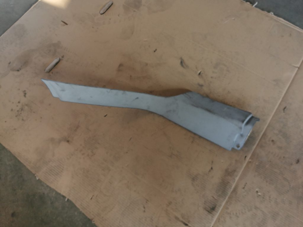 Bagažnieka nodalījuma statnes apdare priekš MERCEDES BENZ ML320 2005 BLACK 1 Bagažnieka nodalījuma statnes apdare priekš MERCEDES BENZ ML320 2005 BLACK