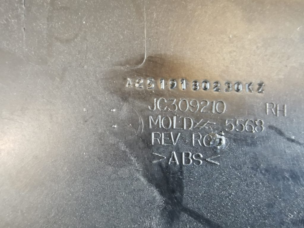 Mērinstrumentu paneļa sānu apdare priekš MERCEDES BENZ ML320 2005 BLACK 3 Mērinstrumentu paneļa sānu apdare priekš MERCEDES BENZ ML320 2005 BLACK