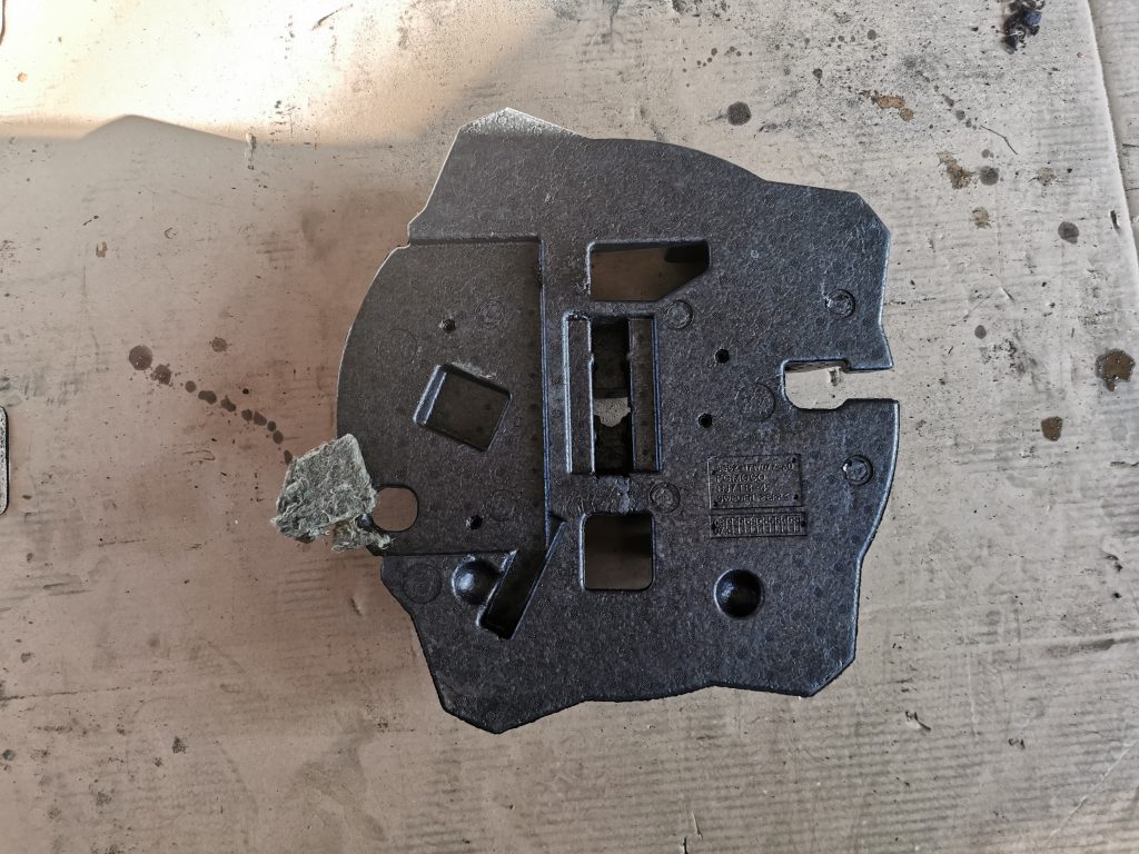 Bagāžnieka nodalījuma instrumentu ieliktnis priekš MERCEDES BENZ ML320 2005 BLACK 1 Bagāžnieka nodalījuma instrumentu ieliktnis priekš MERCEDES BENZ ML320 2005 BLACK