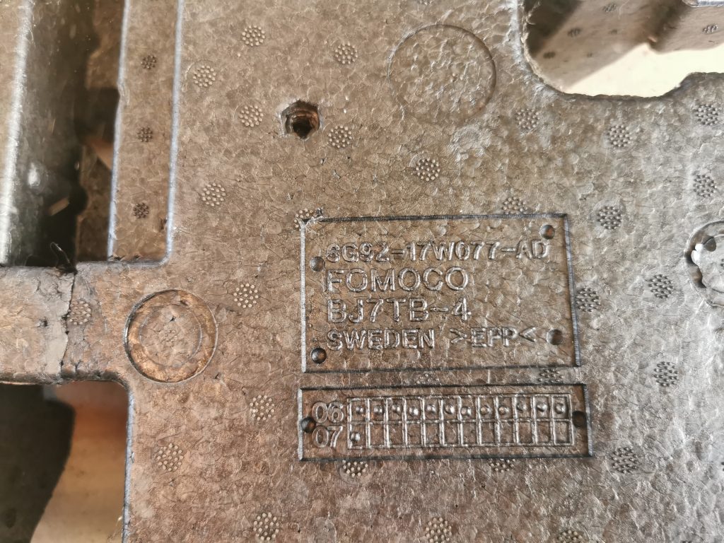 Bagāžnieka nodalījuma instrumentu ieliktnis priekš MERCEDES BENZ ML320 2005 BLACK 3 Bagāžnieka nodalījuma instrumentu ieliktnis priekš MERCEDES BENZ ML320 2005 BLACK