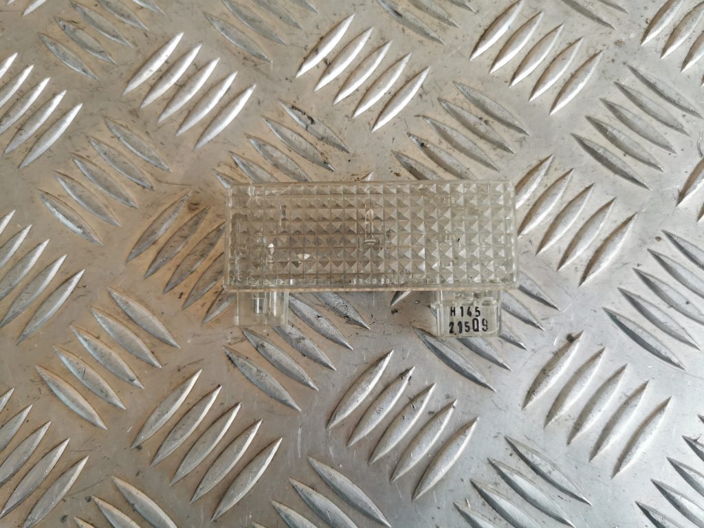 Apgaismojums mērinstrumentu paneļa mantu nodalījumā priekš MERCEDES BENZ ML320 2005 BLACK 1 Apgaismojums mērinstrumentu paneļa mantu nodalījumā priekš MERCEDES BENZ ML320 2005 BLACK